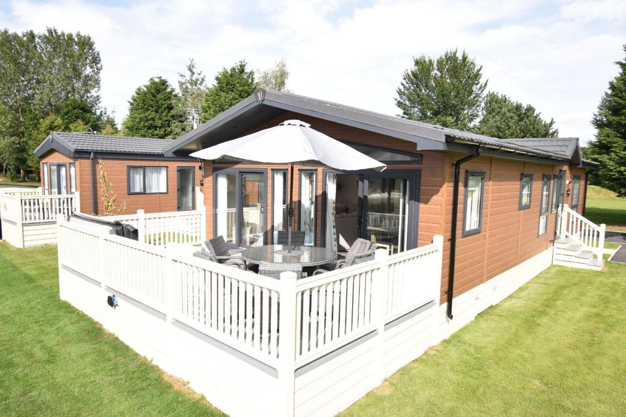 The Crucible With Hot Tub Lodge *